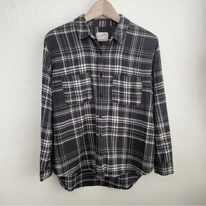 Universal Thread Charcoal Grey Plaid Flannel Button Down Top Women’s Size M